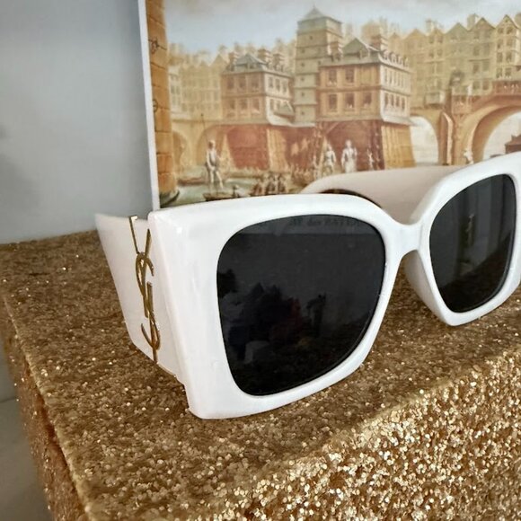 The Unbranded Brand Accessories - White Oversized Square Sunglasses Gold Logo Accent Chic Designer Style